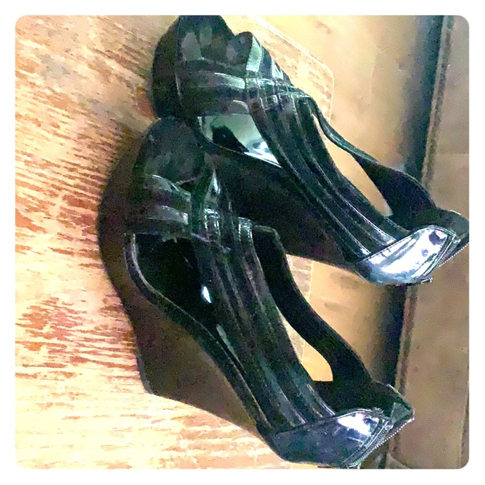 Black Wedges